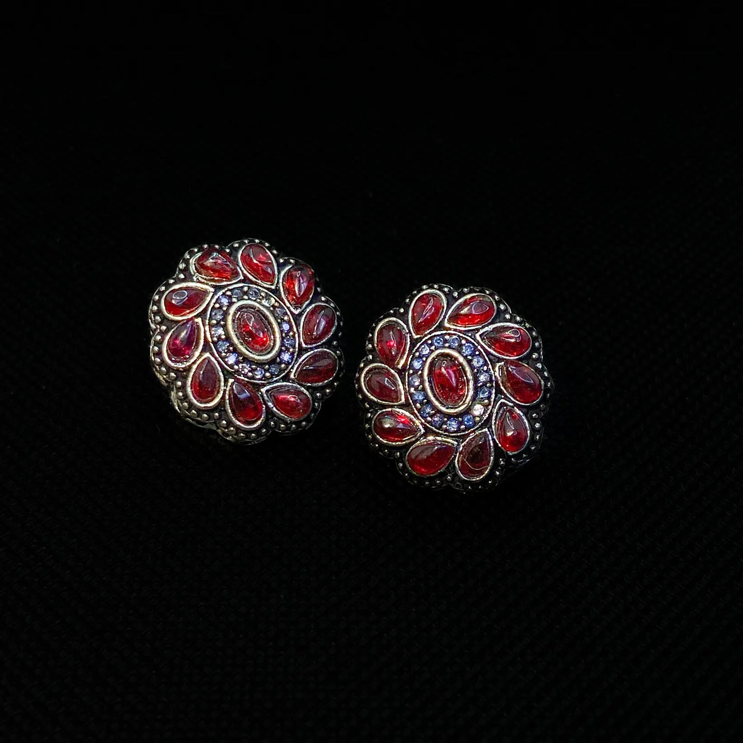 Ruhani Studs – Antique Red Kundan-Style Earrings