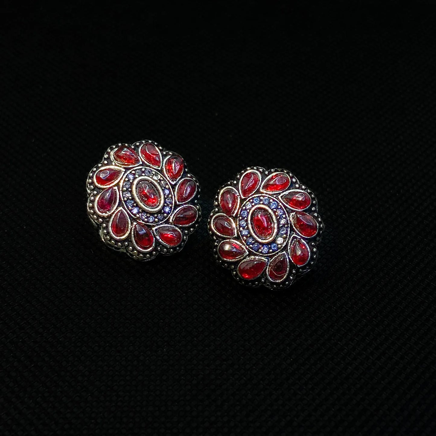 Ruhani Studs – Antique Red Kundan-Style Earrings