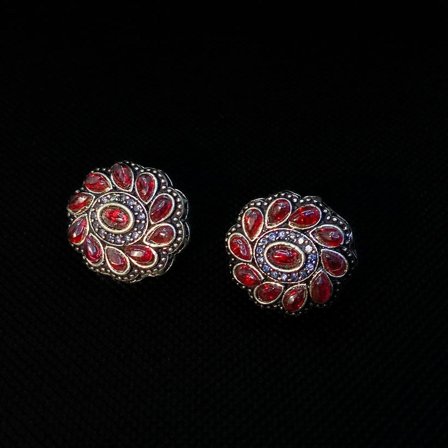 Ruhani Studs – Antique Red Kundan-Style Earrings