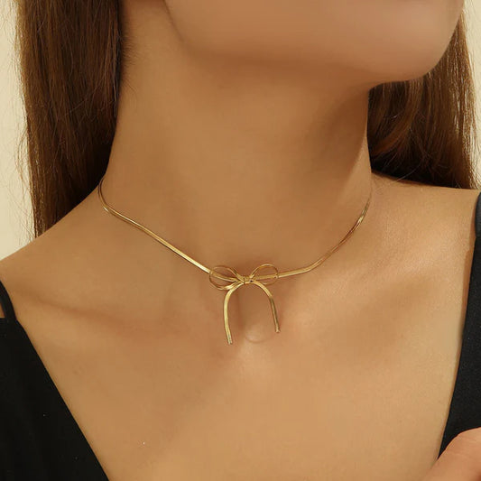 Thick bow Choker necklace