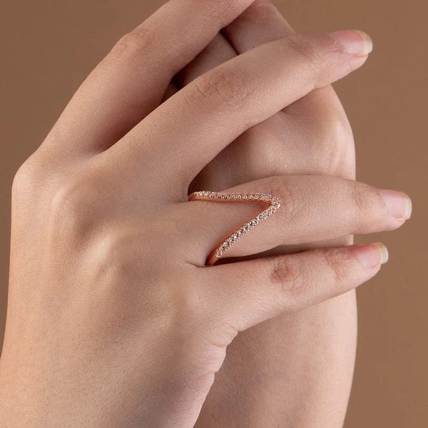 Everray's Dainty V Shape Ring on model's hands