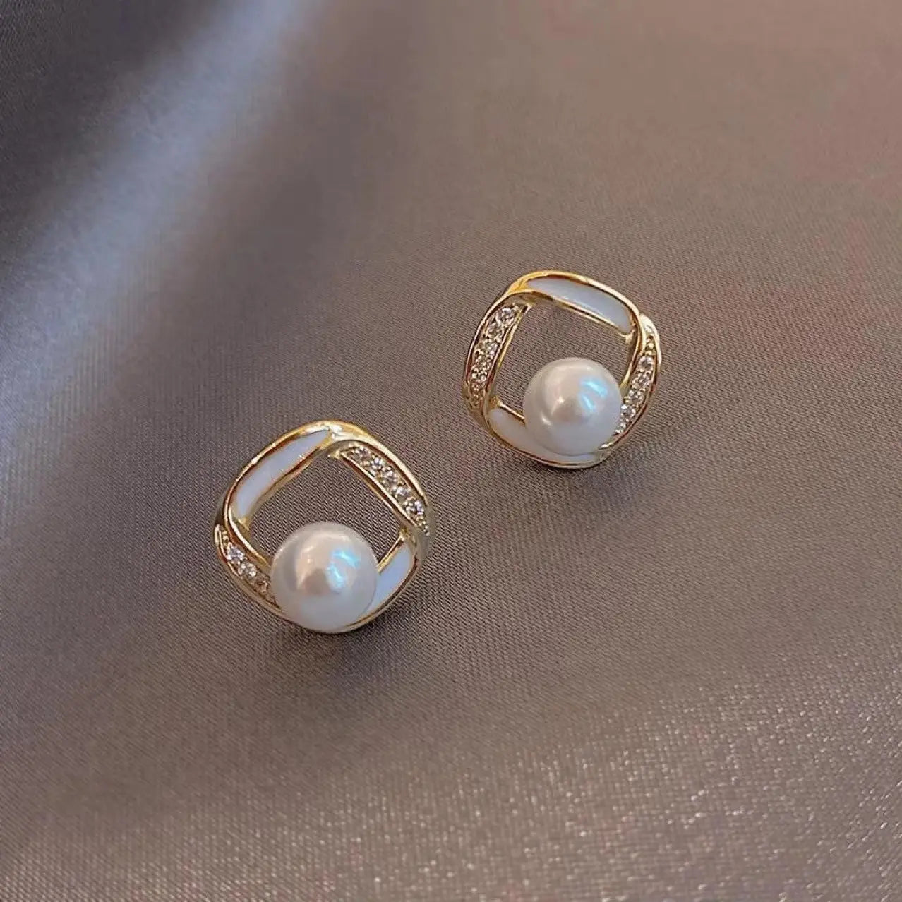 Elegant Pearl Stud Earrings – Gold-Plated, Hypoallergenic
