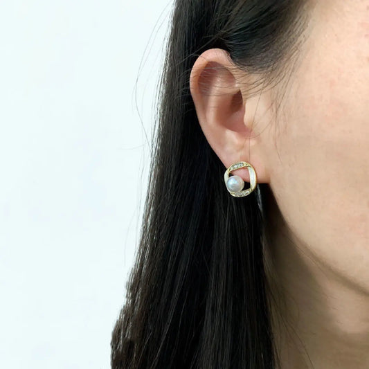 Elegant Pearl Stud Earrings – Gold-Plated, Hypoallergenic