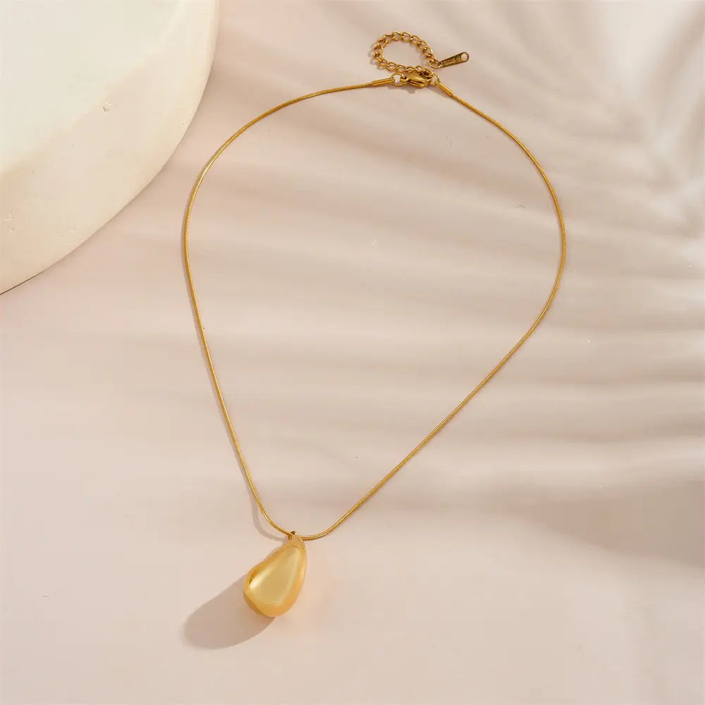 Lumière Drop Pendant – Bold Gold Teardrop Necklace
