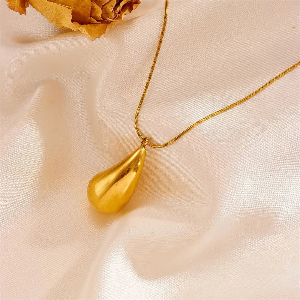 Lumière Drop Pendant – Bold Gold Teardrop Necklace