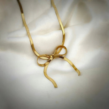 Thick bow Choker necklace