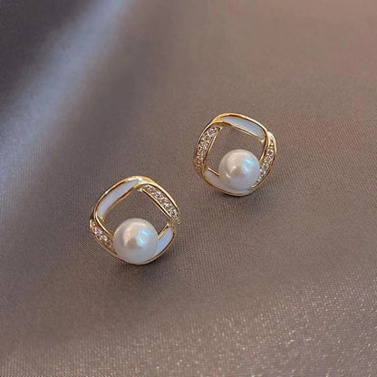 Elegant Pearl Stud Earrings – Gold-Plated, Hypoallergenic