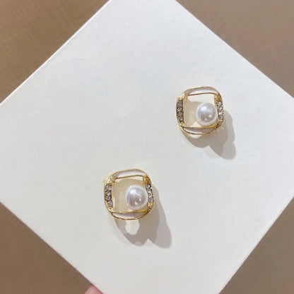 Elegant Pearl Stud Earrings – Gold-Plated, Hypoallergenic