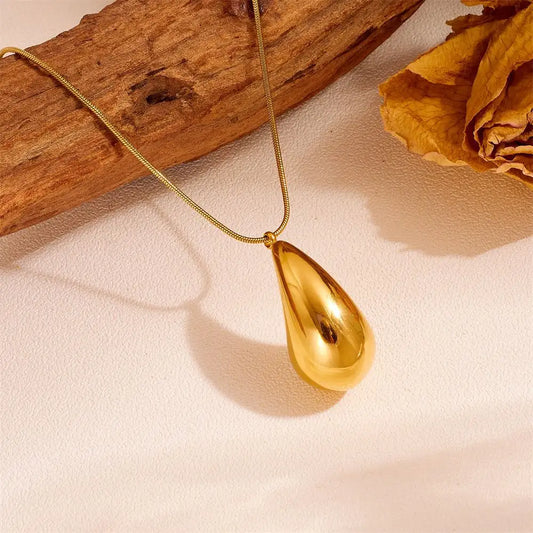 Lumière Drop Pendant – Bold Gold Teardrop Necklace